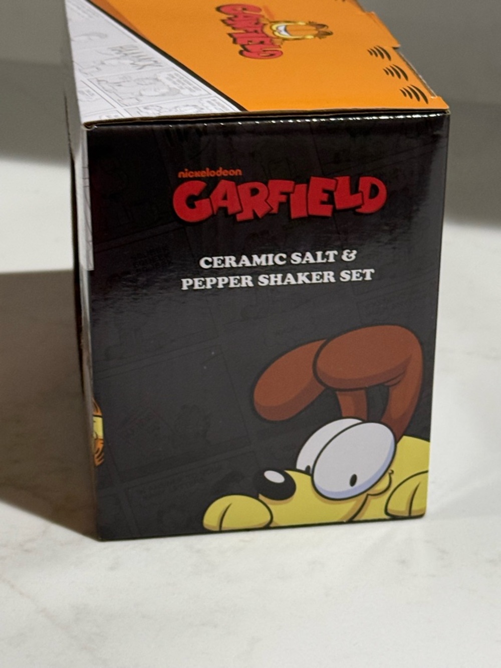 Nickelodeon Garfield Orange & Yellow Ceramic Salt and Pepper Shaker Set - Picture 5 of 5